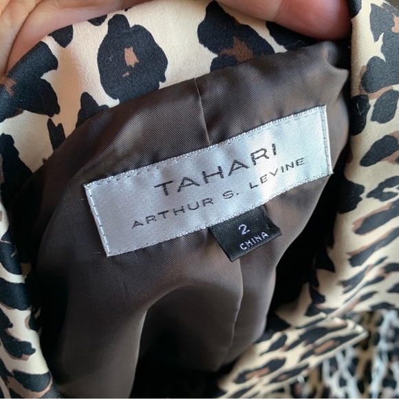 Tahari Arthur S Lavine NWT 2 Piece Set Top & Skirt Leopard Print w/Belt Size 2 - Picture 4 of 8